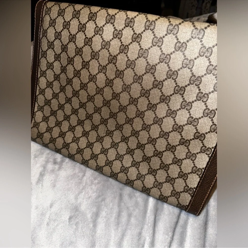 Gucci Beige and Brown Monogramclutch Bag - Picture 8 of 16